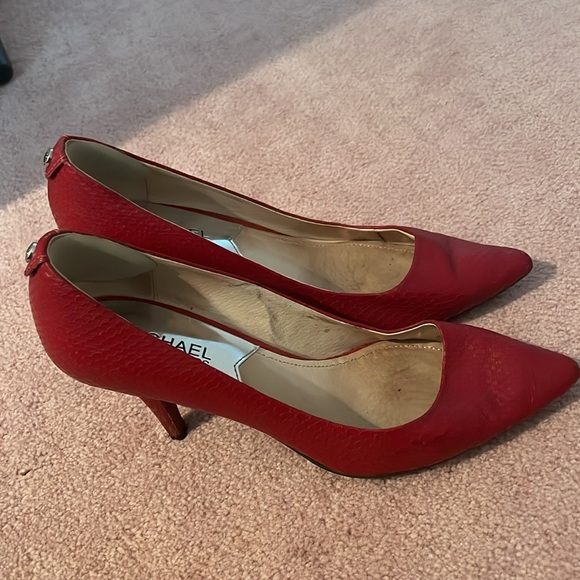 Michael Kors red/snake skin pattern heels - Picture 4 of 8